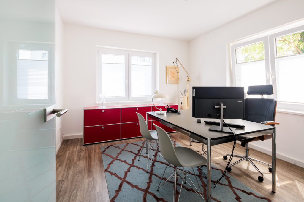 Praxisansicht Sprechzimmer | Fachzahnarzt für Ästhetik und Implantologie