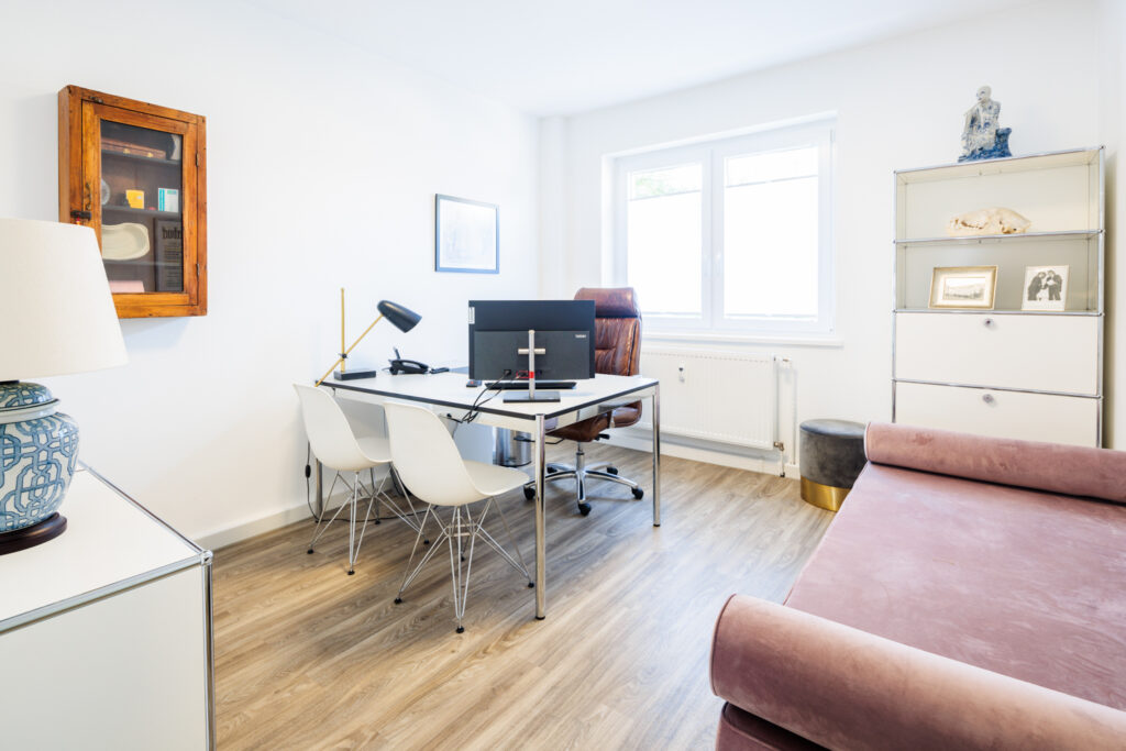 Praxisansicht Sprechzimmer | Fachzahnarzt für Ästhetik und Implantologie